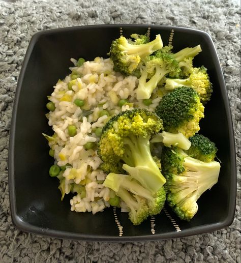 Risotto rice, vegetable stock, leek and peas. Steamed brocolli on the side. Rice Dishes Aesthetic, Snap Peas And Broccoli Recipe, Beef And Broccoli Aesthetic, Cheese Brocolli Rice, Field Peas And Rice, Risotto Rice, Food Pin, Vegetable Stock, Leeks