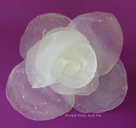 Purple Hues and Me: Flowers Made of Hot Glue - DIY Hot Glue Flowers, Crafts With Hot Glue, Hot Glue Art, Glue Art, Diy Paper Crafts Decoration, Diy Crafts Room Decor, Glue Sticks, Molding Clay, Glue Crafts