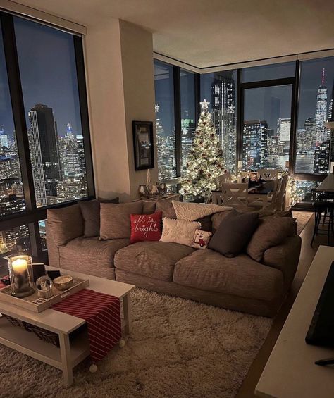 City Apartment Aesthetic, New York Apartment Aesthetic, Cozy Christmas Living Room, City View Apartment, Nyc Living, Apartment View, Christmas Apartment, Aesthetic Living Room, New York City Apartment