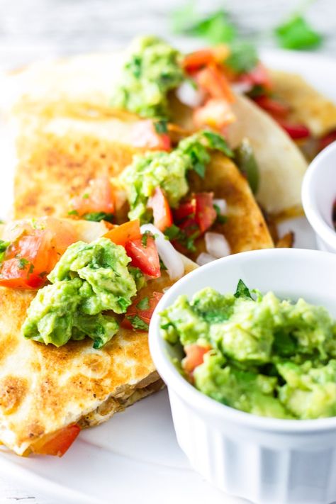 Mexican Chicken Quesadillas! These are the best chicken quesadillas I've ever had. Super flavorful seasoned chicken with fajita vegetables and cheese in between flour tortillas. The perfect meal for family #quesadillas #chickenquesadillas #mexicanquesadillas #quesadillasrecipe #authenticquesadillas #mexicanfood #cookingformysoul | cookingformysoul.com Best Chicken Quesadillas, Alfredo Recipes, Bean Chips, Chorizo And Eggs, Fajita Vegetables, Chicken Quesadilla Recipe, Chicken Alfredo Recipes, Chicken Slices, Seasoned Chicken