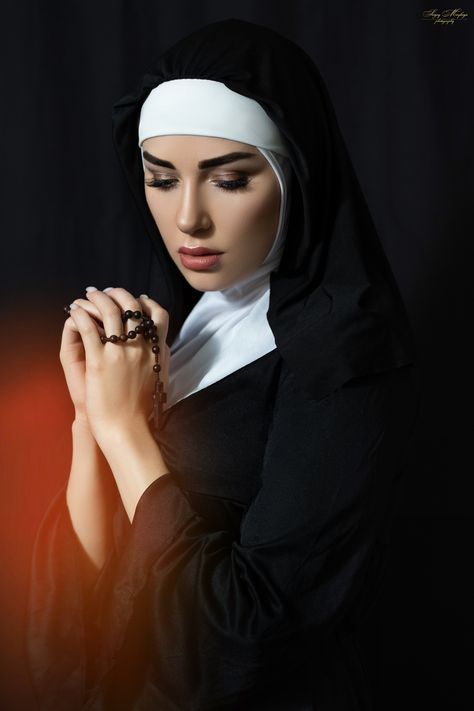 Praying Reference, Person Praying, Nun Tattoo, Canon Eos R, Tattoo Women, Beauty Art Drawings, Women Makeup, Canon Eos, Girl Face