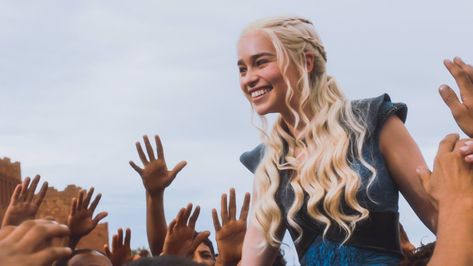 Rhaenyra And Daenerys, Daughter Of No Worlds, House Targaryen Aesthetic, Got Daenerys, Emilia Clarke Daenerys, Emilia Clarke Daenerys Targaryen, Game Of Thrones Poster, The Mother Of Dragons, Challenges Funny