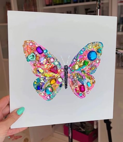 Bedazzled Butterfly Art Canvas Tutorial Painting, Beddazling Painting, Jewel Canvas Art, Gem Art Crafts, Gem Canvas Art Ideas, Bedazzle Crafts, Bedazzled Painting Ideas, Bedazzled Canvas Art, Bedazzled Crafts