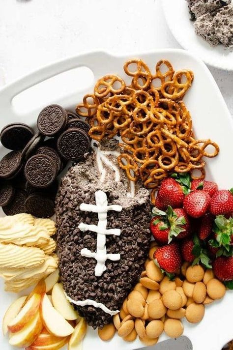 Superbowl Party Dessert Ideas, Football Cheesecake, Super Bowl Charcuterie Board, Super Bowl Charcuterie, Superbowl Ideas, Football Desserts, Superbowl Desserts, Snack Boards, Cream Cheese Oreo