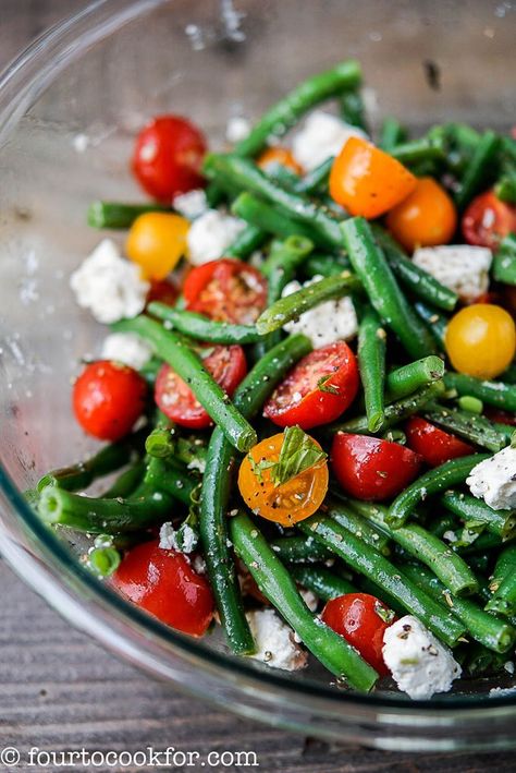 فاصوليا خضراء, Easy Summer Salad, Beans And Tomatoes, Sommer Mad, Feta Salat, Green Bean Salads, Bean Salad Recipes, Green Beans And Tomatoes, Best Salad Recipes