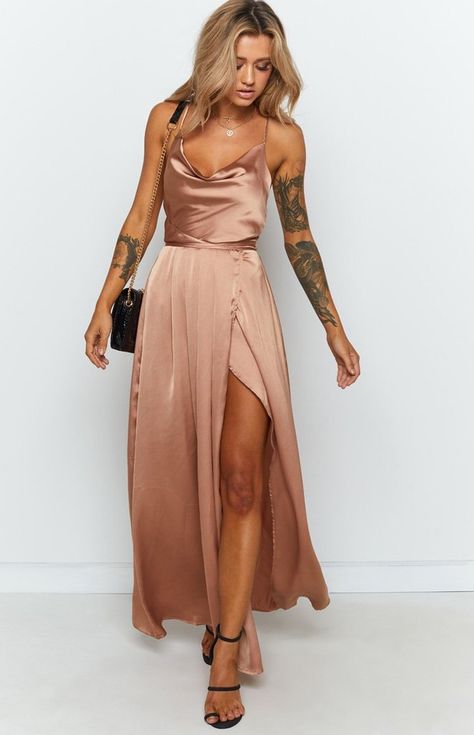 Champagne Gold Bridesmaid Dresses, Champagne Maxi Dress, Bridesmaids Dress Inspiration, Stunning Bridesmaid Dresses, Gold Bridesmaid Dresses, Beautiful Bridesmaid Dresses, Champagne Dress, Dress Champagne, Ankle Dress