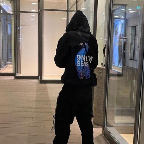 Hoodie Season Aesthetic, Male Outfits Sweatpants, Male Sweatpants Outfit, Black Hoodie Outfit Men Streetwear, Emo Aesthetic Men, Guys Sweatpants Outfit, All Black Outfit Men Street Styles, Black Male Outfits, Black Sweatpants Outfit Men