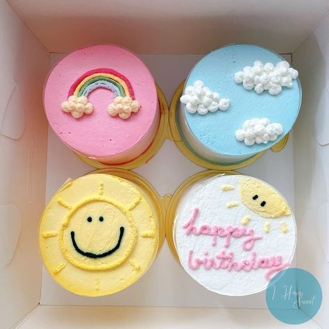 Doodle Cake, Small Birthday Cakes, Bento Cakes, Fondant Cake Designs, Tiny Cakes, Korean Cake, Individual Cakes, Mini Cakes Birthday, Creative Birthday Cakes