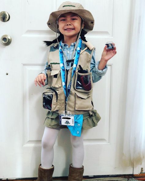 Career Day: Paleontologist/archeologist #careerday #paleontologist #archaeologist Archeologist Costume, Paleontologist Costume, Career Day Outfits, Archeologist Outfit, Vocabulary Parade, Diy Costumes Kids, Fancy Dress Costumes, Girl Costumes, Diy Costumes