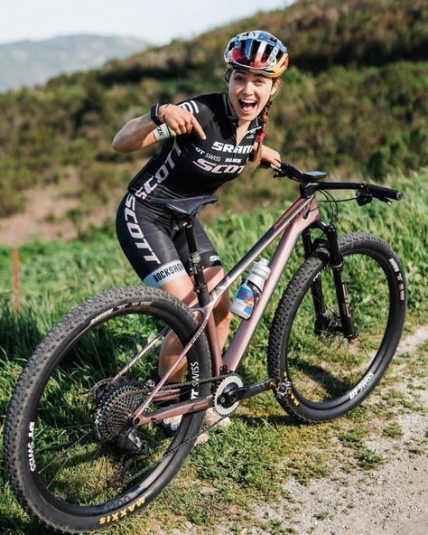 Bike Women Cycling, Scott Scale, Women Bicycle, Mtb Riding, Mtb Girl, Mountain Biking Women, Hardtail Mountain Bike, Cycling Girl, Cycling Photography