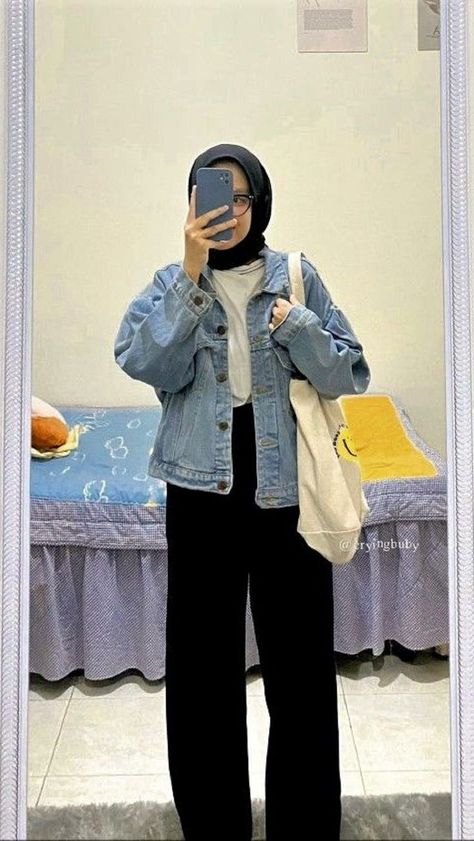 Hijabi Style Outfits, Outfit Kulot, Ootd Ngampus, Kemeja Denim, Outfit Ngampus, Outfit Hijab Casual, Simple Casual Outfits, Jean Jacket Outfits, Denim Jacket Outfit