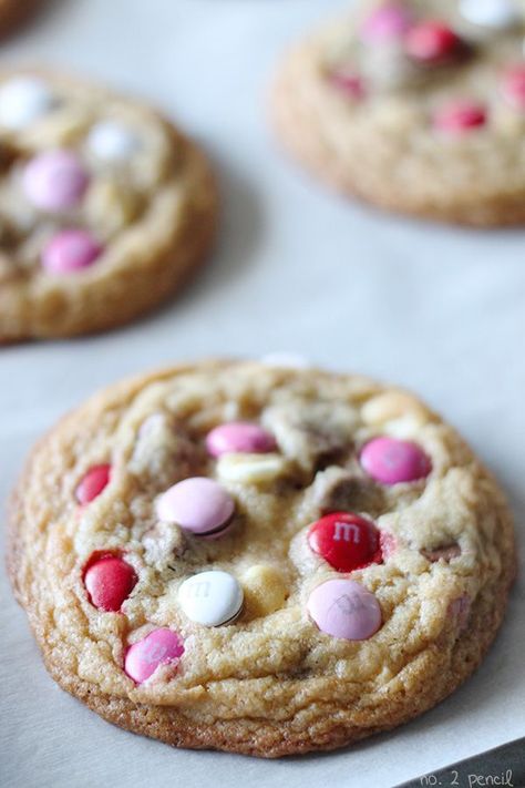 These cookies are the perfect M&M cookies. They are loaded with milk chocolate chips, white chocolate chips and M&M�s. I started with the cookie dough from my Perfect Chocolate Chip Cookies and added a combo of milk chocolate chips and white chocolate chi Mnm Cookies, Cookie Cottage, Monster Cookies Recipe, M M Cookies, White Chocolate Chip Cookies, Perfect Chocolate Chip Cookies, Valentine Desserts, Valentines Day Desserts, Valentines Day Cookies