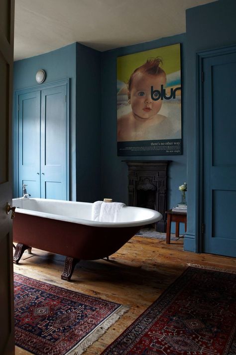 Moody Bathroom, Free Wallpaper Samples, Farrow Bal, Wimborne White, Bathroom Blue, Dark Color Palette, Paint And Paper Library, Bad Inspiration, Roll Top Bath