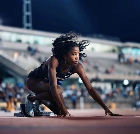 Track Aesthetic Black Women, Track And Field Portraits, Track Athlete Photoshoot, Track Photoshoot, Houston Marathon, Noah Lyles, Track Anf Field Aesthetic, Highschool Track And Field, Olympic Track And Field