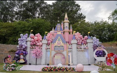 Disney Princess Backdrop, Disney Princess Theme Birthday Party, Harry Potter Birthday Decorations, Disney Princess Birthday Cakes, Disney Princess Theme, Castle Party, Castle Backdrop, Rapunzel Birthday Party, Carnival Birthday Party Theme