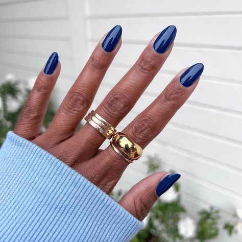 Fall Blue Nails 2024, Navy Blue With Chrome Nails, Dark Blue With Chrome Nails, Navy With Chrome Nails, Navy Chrome Nails Designs, November Blue Nails, Fall Nail Polish Colors 2024, Midnight Blue Chrome Nails, Chrome Navy Nails