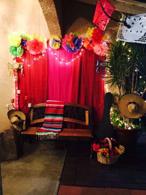 Cinco de Mayo photo booth Quince Photo Booth Ideas, Mexican Photo Backdrop, Mexican Themed Photo Booth, Mexican Wedding Photo Booth, Elegant Mexican Backdrop, Mexican Fiesta Photo Booth Backdrops, Mexican Photo Frame Party Ideas, Mexican Photo Booth, Photobooth Idea