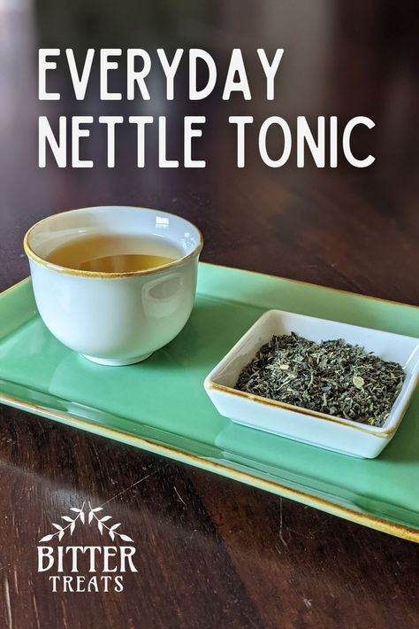 Cup of herbal tea on a green plate next to a small, square dish filled with the dried nettle leaf, fennel, and thyme blend that the tea is made from. Nettle Tea Recipe, Diy Herbal Tea, Nettle Recipes, Nettle Tea, Thyme Tea, Tea Blends Recipes, Fennel Tea, Herbal Tonic, Tonic Recipe