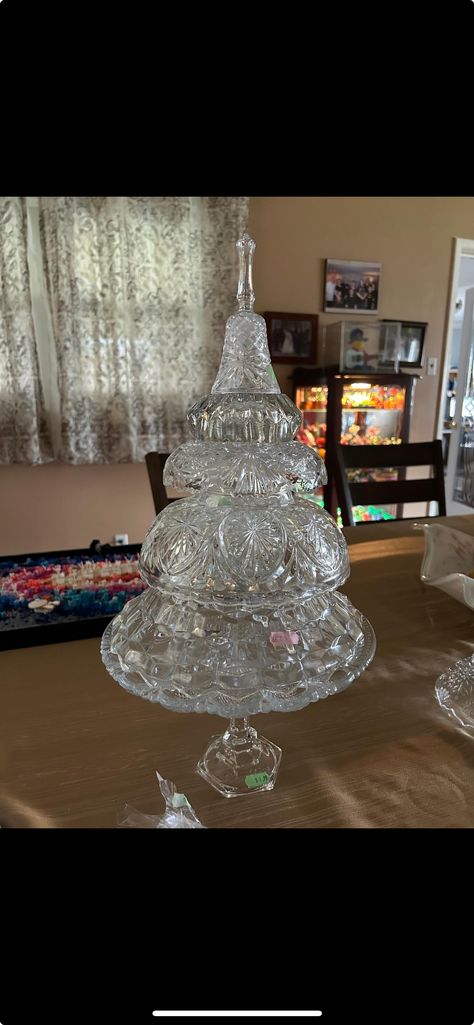 Christmas Tree Made From Crystal Bowls, Crystal Bowl Christmas Tree, Glass Bowl Christmas Tree, Christmas Table Deco, Crystal Trees, Glassware Garden Art, Fairy Garden Pots, Glass Trees, Jeweled Christmas Trees