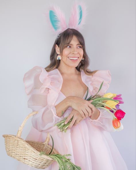 Girl is wearing pink and blue bunny ears, pastel clay rainbow earrings and a long sleeve organza puffy dress while she’s holding a bouquet of red, white and yellow tulips with her hands and a straw basket full with carrots. She’s smiling and looking to her left. Puffy Dress Photoshoot, Pastel Photoshoot, Bunny Cosplay, Easter Photoshoot, Adult Easter, Dress Photoshoot, Puffy Dresses, Photoshoot Idea, Floral Photography