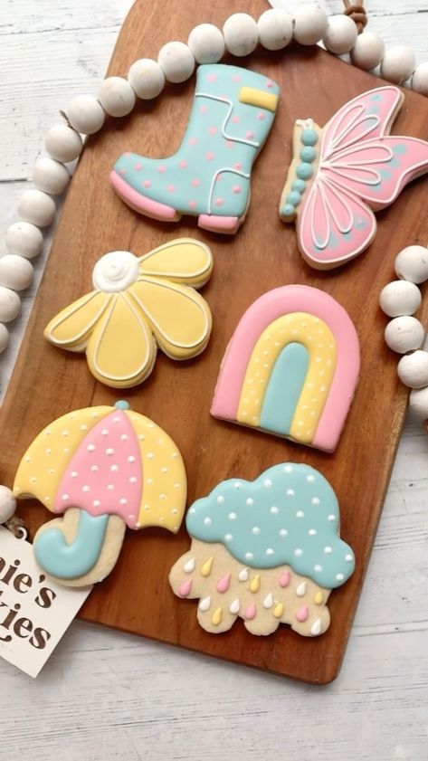 Homemade Horse Treats, Butterfly Cookies, Royal Icing Sugar, Cookies Theme, Sugar Cookie Royal Icing, Iced Sugar Cookies, Cookie Business, Cake Decorating Piping, Spring Cookies