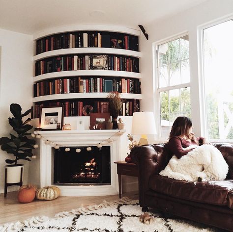 Rounded Fireplace, Fireplace Shelving, Round Fireplace, Beach Fireplace, Curved Fireplace, Corner Fireplaces, Beach House Room, Fireplace Bookshelves, Kitchen Banquette