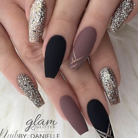 77 Trendy Brown Nail Art Designs and Ideas - Page 17 ... #nailartideas #nailideas #nailart Black And Gold Nails, Black Coffin Nails, Solid Color Nails, Nails Matte, Broken Nails, Rose Gold Nails, Nail Art Wedding, Nails Simple, Bridal Nails