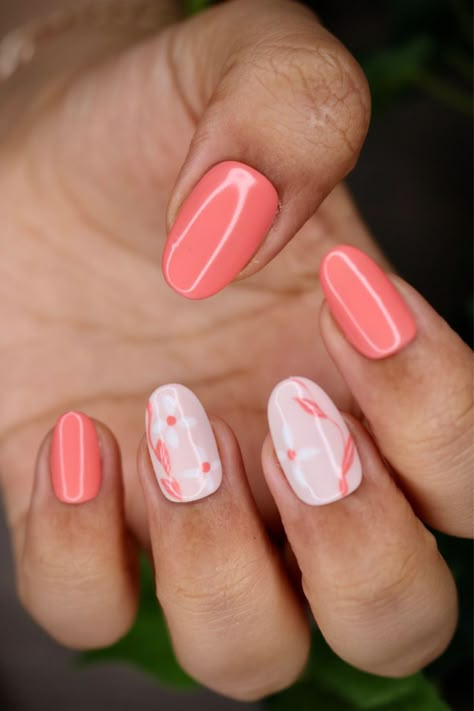 Leaf Nail Art Designs, Nails Short Oval, Coral Nails With Design, Leaf Nail Art, Nail Art Cute, Orange Nail Designs, Cute Pink Nails, Orange Nail, Tropical Orange