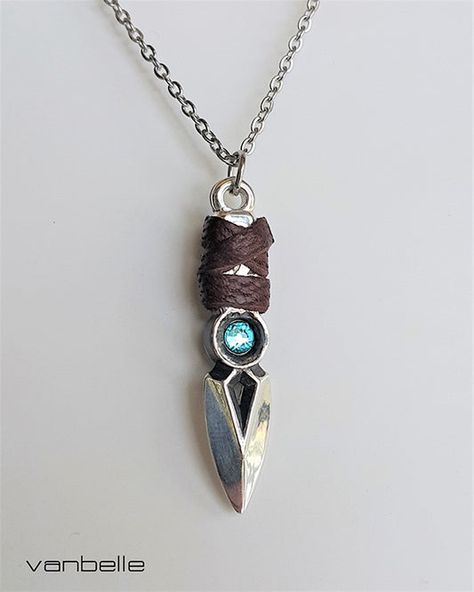 Replica of Jetts Kunai in Valorant Valorant Jewelry, Kunai Knife, Clip On Charms, Jacket Zipper, Magical Jewelry, 판타지 아트, Mens Accessories Jewelry, Hand Wrap, Fantasy Jewelry