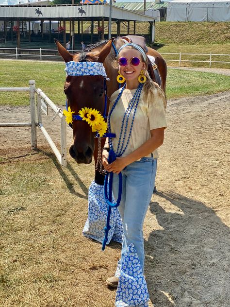 Halloween Costumes With Horses, Diy Horse Costume, Horse And Rider Costume Ideas, Horse Halloween Ideas, Horse Halloween Costumes, Horse Halloween, Halloween Horse, Horse Costume, Contest Ideas