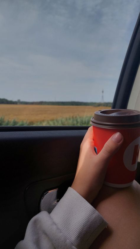 Road trip coffee happy summer pretty outside car aesthetic tik tok wallpapers Girls Roadtrip, Coffee Girl, Coffee Art, Road Trip