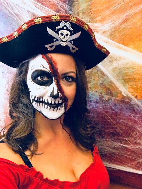 Skeleton Face Makeup, Skeleton Face Paint, Pirate Makeup, Girl Group Halloween Costumes, Pirate Face, Halloween Front Door Decorations, Pirate Skeleton, Skeleton Face, Pirate Halloween