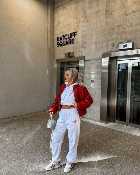 MONDAY MOOD 🍒 @channonmooney in our Grey Marl Oversized Cuffed Joggers and Grey Marl Elasticated Hem Zip Up Hoodie ☁ Tap to shop 💌 Zip Up Hoodie Outfit, Athleisure Outfit, Monday Mood, Cuffed Joggers, Athleisure Outfits, Hoodie Outfit, Comfort Wear, Zip Up Hoodie, Out Of Style