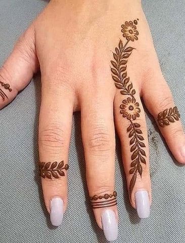 Mehandi Tatoos Small, Henna Tattoo Designs On Thigh, Fun Henna Designs, Simple Small Henna Designs, Nail Mehendi, Henna Feet Designs, Desi Tattoo, Minimal Mehendi Designs, Henna Tips