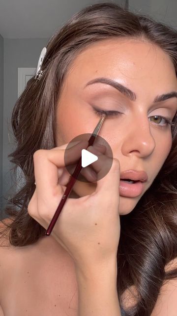 A N I F E on Instagram: "Sultry Cool Toned Soft Galm eyeshadow tutorial
@plouise_makeup_academy @makeupbymario @makeupforever 
@morphebrushes @thebkbeauty #makeup #makeuptutorial #eyeshadow #eyeshadowtutorial #smokeyeye #softglam" Brown Eyeshadow Tutorial, Eyeshadow Tutorial Natural, Contour Blending, Face Makeup Tutorial Video, Full Makeup Tutorial, Oily Skin Makeup, Eyeshadow Step By Step, Sultry Makeup, Embrace Natural Beauty