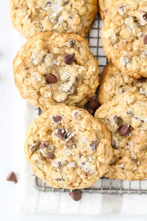 This Oatmeal Chocolate Chip Cookie Recipe has crispy edges with a  soft and chewy  middle. It\'s loaded with chocolate chips and swirls of salted caramel  with a flaky sea salt finish. This is the only Oatmeal Chocolate Chip Cookie Recipe you\'ll need. #oatmealchocolatechipcookies #oatmealchocolatechipcookierecipe #saltedcaramelcookies via @beyondfrosting Oatmeal Chocolate Chip Cookie, Oatmeal Chocolate Chip Cookie Recipe, Oatmeal Cookies Easy, Salted Caramel Cookies, Caramel Chocolate Chip Cookies, Perfect Cookies, Easy Chocolate Chip Cookies, Oatmeal Chocolate Chip, Chocolate Chip Cookie Recipe