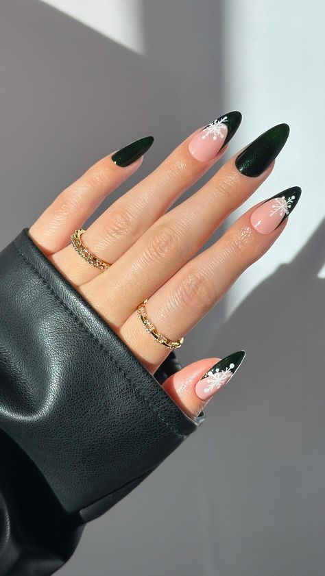 Nail Ideas Black, Rounded Nails, Nails Festive, Oval Acrylic Nails, Christmas Tips, Festive Nails, Christmas Nail Ideas, Real Nails, Tips Nails