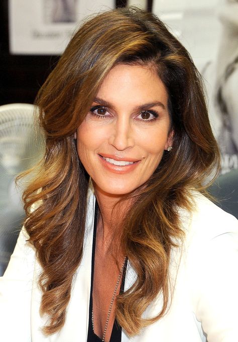 Cindy Crawford Style, Model Beauty Secrets, 90s Hair, Ladies Style, Getting Older, 90s Hairstyles, Cindy Crawford, Hair Health, Hair Dos