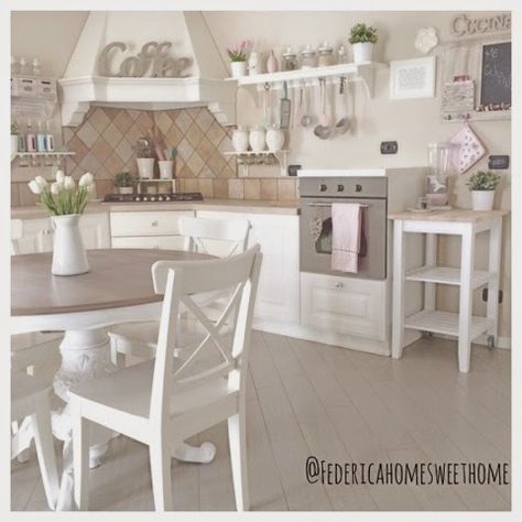 Muebles Shabby Chic, Kitchen Decor Inspiration, Chic Kitchen, Shabby Chic Kitchen, Shabby Chic Homes, Farmhouse Kitchen Decor, Beautiful Kitchens, Country Kitchen, Home Decor Kitchen