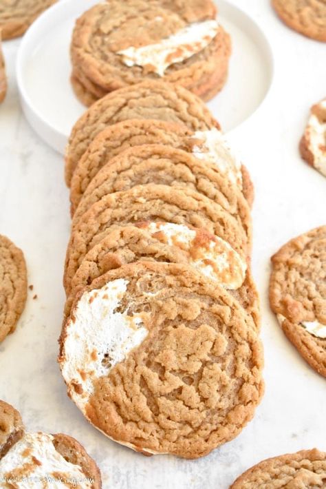 Fluffernutter Sandwich, Fluffernutter Cookies, Chewy Peanut Butter Cookies, Slow Cooker Desserts, Chocolate Cookie Recipes, Marshmallow Fluff, Cake Mix Recipes, Baking Sweets, Easy Cookie Recipes