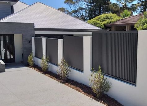 Vertical Fence Ideas, Rendered Front Fence With Gate, Fence Wall Design Concrete, Minimalist Fence, Front Fence Ideas Australia, Vertical Steel Fence, Vertical Aluminium Slat Fence, Curved Aluminum Fence, Modern Fencing