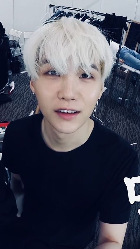 yoongi pics on Twitter: "yoongi with white hair 👼🏻 a thread… " Lil Meow Meow, Suga Min Yoongi, Min Yoongi Bts, Suga Agust D, Suga Yoongi, Min Yoon Gi, Min Suga, Bts Yoongi, Fan Fiction