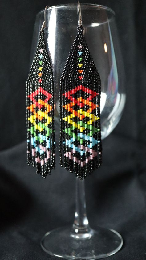 Native American Beadwork Earrings, Rainbow Diamond, Geometric Rainbow, Seed Bead Jewelry Patterns, Beaded Jewelry Earrings, Beaded Earrings Native, Beads Craft Jewelry, Beading Jewelery, Bead Weaving Patterns