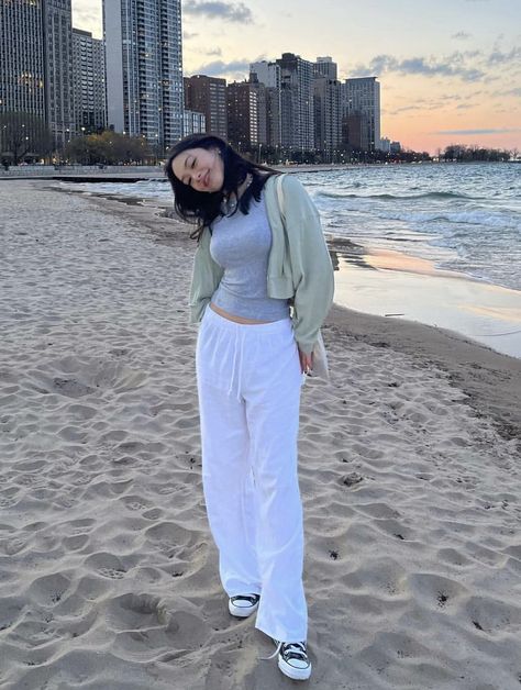 Maxine Liu, The Inheritance Games, Japan Outfits, Class Outfits, Inheritance Games, 사진 촬영 포즈, Easy Trendy Outfits, Casual Style Outfits, College Outfits