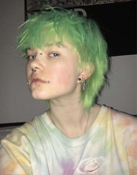 Alternative Masc Hair, Alternative Short Hairstyles, How To Style A Mullet, Alternative Hairstyles Short, Short Hair Alternative, Green Buzz Cut, Short Alternative Haircuts, Purple Mullet, Green Mullet