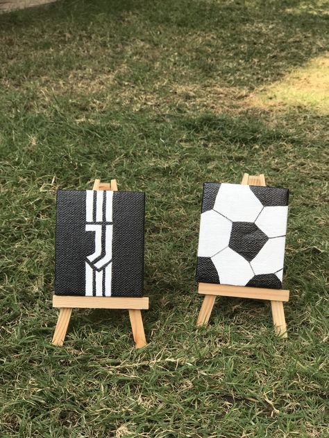 Soccer Paintings On Canvas, Ronaldo Canvas Painting, Soccer Painting Ideas, Soccer Canvas Painting, Soccer Paintings, Football Canvas Painting, Painting Football, Football Painting, Soccer Crafts