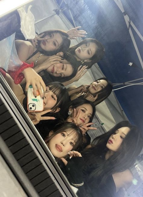 7 Group Of Friends, 8 People Friend Group, Korean Friends Group, 8 Girls Squad, 6 Korean Best Friends, Ulzzang Friends, Hoodie Outfit Casual, 5 Best Friends, Korean Friends