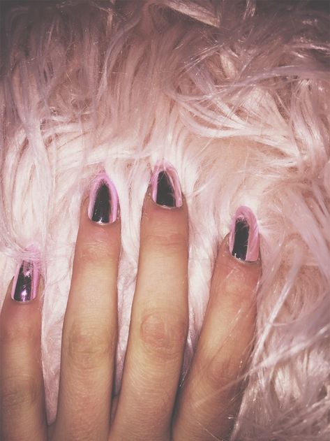 #aesthetic #girl #girly #pink #nails #goals Tumblr Girly Aesthetic 2014, Emo Pink Aesthetic, Girly Pink Nails, Tumblr Girly Aesthetic, 2014 Nails, Nails Girly, Halloween Acrylic Nails, Gel Nail Art Designs, Aesthetic Nails