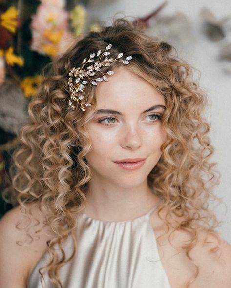 Natural Curly Hair, Simple Wedding Hairstyles, Hairstyles For Layered Hair, Fall Decor Diy, Long Curly Hair, Simple Wedding, Long Curly, Layered Hair, Curly Hair Styles Naturally