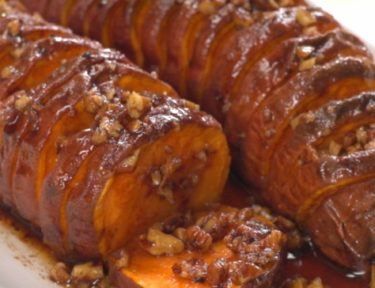 Hasselback Maple Pecan Sweet Potatoes Recipe | TipHero Maple Pecan Sweet Potatoes, Baked Sweet Potato Slices, Hasselback Sweet Potatoes, Maple Sweet Potatoes, Sweet Potato Slices, Yummy Sweet Potatoes, Potato Recipes Side Dishes, Maple Pecan, Potato Side Dishes